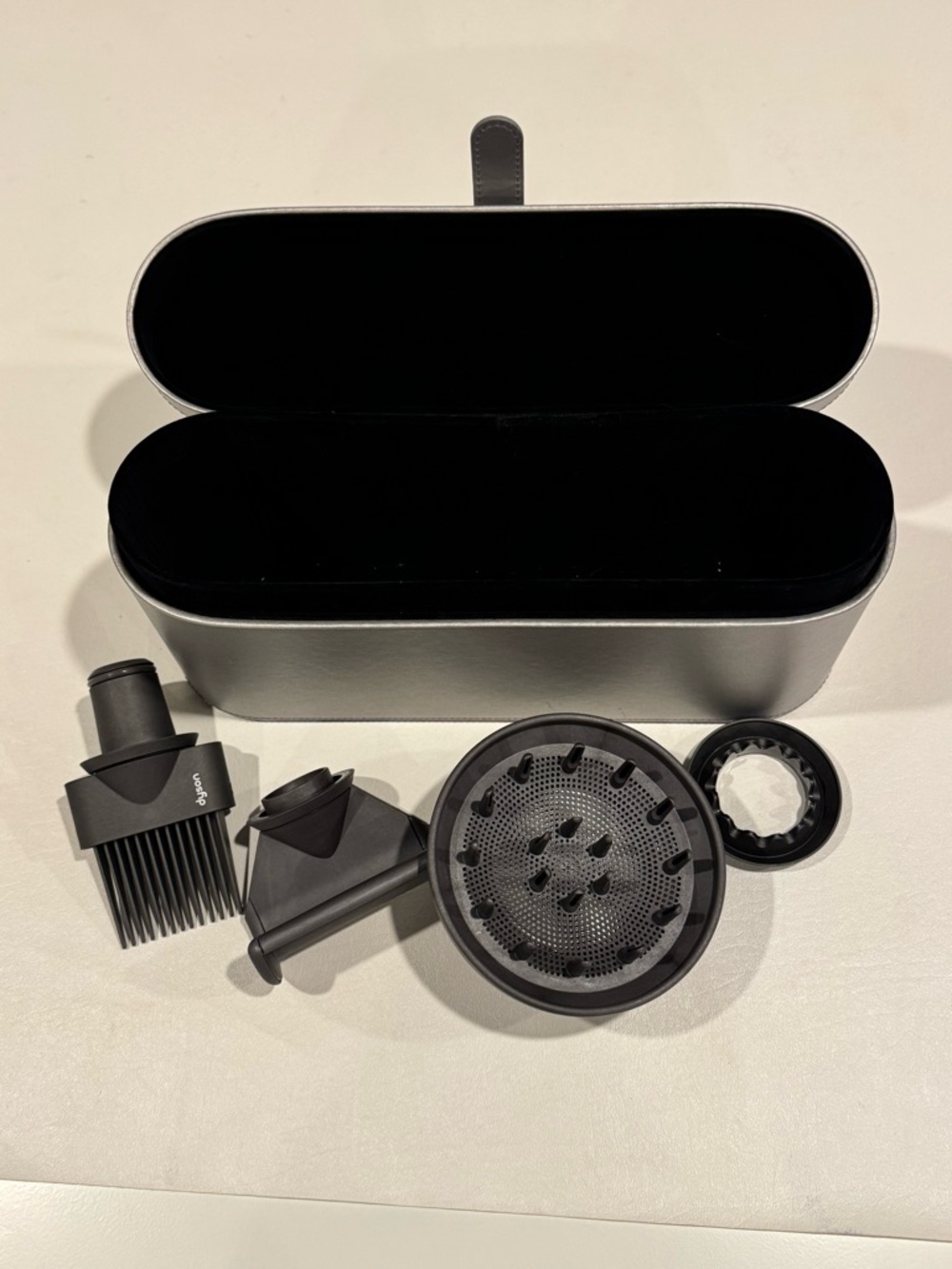 Dyson Blow dryer accessories and case